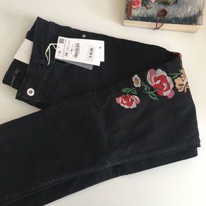 NWT Zara floral Embroidered Jeans